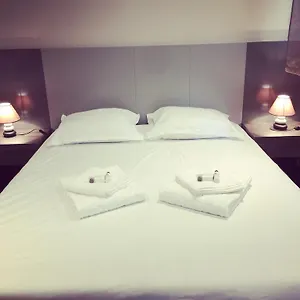 Serafina Apartements Lägenhetshotell